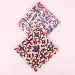 Bandana carré en coton imprimé à la main Craftjaipur, motif floral bohème – Accessoire capillaire respirant et doux pour la peau, idéal pour les femmes en extérieur - Product Image 2