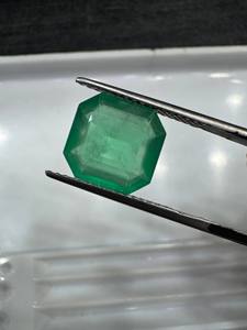 Émeraude zambienne sans huile 5,27 carats 11,75*11,30*5,28 mm certifiée IGI pour usage en joaillerie - Product Image 3