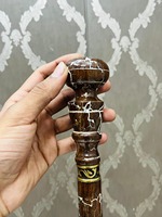 Bastón de Paseo de Madera de Palisandro Vintage, Diseño Pulido Multifuncional con Curvas Naturales - Artículo de Regalo de Uttarakand