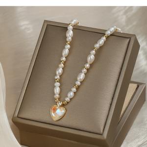 Collar de Perlas Barrocas de Alta Gama para Mujer con Colgante de Corazón, Cadena de Perlas de Agua Dulce Irregulares para Suéteres - Product Image 2