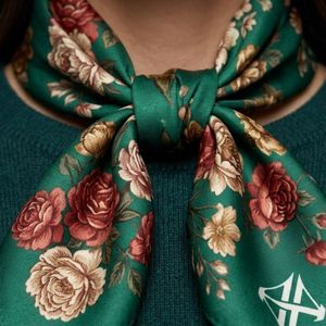Pañuelos Cuadrados para Mujer al por Mayor, Nueva Colección de Alta Calidad, 100% Seda, Material Premium, Color Sólido, para Uso en Exteriores, con Logotipo Personalizado - Product Image 5