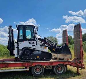 Retroexcavadora Usada Hydro Mek 62T con Tracción en las 4 Ruedas, Cargadora Compacta para Trabajos Agrícolas y en Obras - Product Image 4