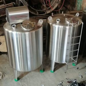 Tanque de Enfriamiento de Leche de Acero Inoxidable |   Tanque de Almacenamiento de Leche Refrigerado con Tuberías Sanitarias para Granjas y Procesamiento de Leche - Product Image 3