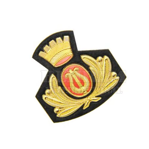Badge métallique personnalisé de style cérémoniel avec couronne dorée et emblème lyre, épingle de sûreté sans nickel, patch décoratif en relief - Product Image 3