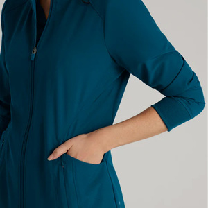 Blouses médicales pour femmes avec personnalisation de marque, uniformes de santé, vêtements OEM, fabrication et exportation du Pakistan - Product Image 2