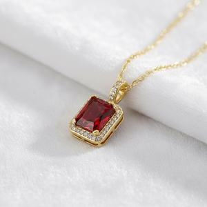 Pendentif en grenat rouge taille émeraude, argent sterling 925 plaqué or 14 carats, bijou délicat pierre de naissance de janvier, cadeau - Product Image 1