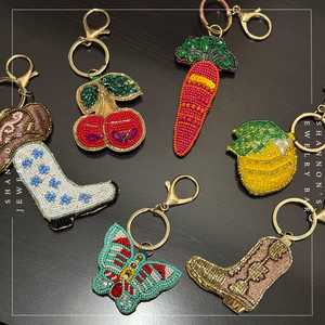 SHANNON'S JEWELRY BAR Porte-clés mousqueton en feutre écologique tissé, brodé à la main, avec motif de botte de cowboy perlée et motif de fruits, pour sac - Product Image 5