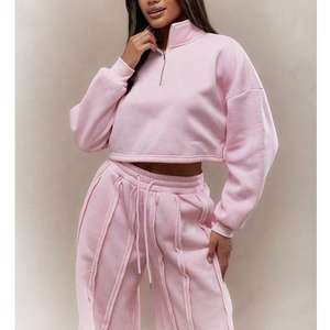 Ensemble de survêtement deux pièces pour femme : Sweat-shirt court à col semi-zippé et pantalon de survêtement large à plis et coupe droite - Product Image 4