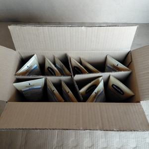 Soin Corporel Éclaircissant Anti-UV Gluta-Hya Serum Burst pour une Peau Saine et Lumineuse, Bleu, 300ml x 12 Tubes - Product Image 3