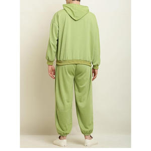 Ensemble de survêtement élégant pour les marchés athlétique et streetwear, fabriqué par des experts - Product Image 6