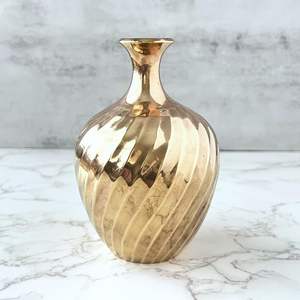 Florero de Metal Hecho a Mano, Ideal para Colocar en el Suelo, en las Esquinas de la Sala de Estar y como Decoración Destacada - Product Image 1