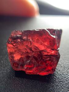 Lot de grenats rhodolites naturels bruts, 25 carats, cristaux de pierres précieuses rouges non traitées, qualité de taille et de découpe, colis - Product Image 2