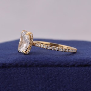 Anillo de Compromiso con Diamante Cultivado en Laboratorio de Corte Radiante de 2 Quilates, Certificado IGI, Banda Pavé, Plata 925, Joyería Elegante y Sostenible, Atemporal - Product Image 2
