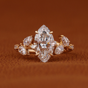 Bague pour femme en or massif 14 carats avec diamant de laboratoire taille marquise, sertissage en grappe latérale taille poire, personnalisable, tendance, certifiée IGI - Product Image 1