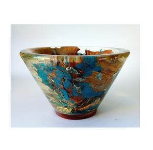 Cuenco contemporáneo de resina epoxi y madera con vetas naturales del madera y superficie de resina pulida para decoración - Product Image 1