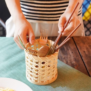 กระเช้าหวายสำหรับเก็บเครื่องเขียน กล่องใส่ดินสอแบบสาน ที่ใส่ปากกา ตะกร้าสำหรับเด็กชายและเด็กหญิง - Product Image 6