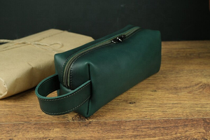 Kit d'organisation de voyage en cuir avec fermeture éclair, marron classique, durable, pour articles de toilette et accessoires pour hommes - Product Image 4