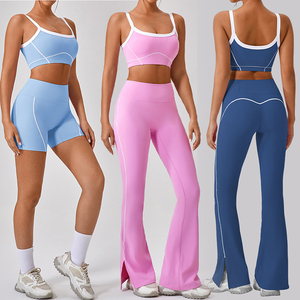 Ensemble de yoga personnalisé pour femme avec logo – Pantalon évasé taille haute et brassière de sport – 2 pièces – Vêtements de sport décontractés et lavés pour l'entraînement et le fitness - Product Image 1