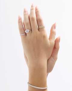 Anillo de compromiso de diamante cultivado en laboratorio East West Hexagon con engaste georgiano de púas, solitario minimalista, para propuesta de matrimonio, oro de 14K - Product Image 2