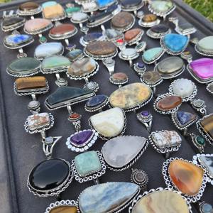 Bague en laiton avec pierres précieuses naturelles pour l'alignement des chakras et le bien-être spirituel, disponible au prix d'usine - Product Image 3