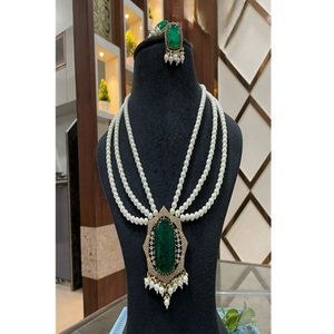 Exclusivo Juego de Collar y Aretes Kundan de Moda, Chapado en Oro de Primera Calidad, con Circonitas y Perlas de Imitación en Capas, para Bodas y Fiestas - Product Image 1