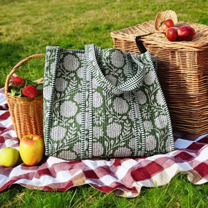 Sac fourre-tout en coton écologique fait à la main matelassé avec imprimé floral Sac à bandoulière confortable pour l'épicerie, le voyage et le transport quotidien - Product Image 1