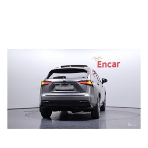 Lexus NX Executive 2017 con Cámara Trasera, Asientos de Cuero, Volante a la Izquierda - 120,193 km - Product Image 3