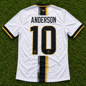 ผู้ผลิตเสื้อฟุตบอลแบบ OEM ตามสั่ง แห้งเร็ว ระบายอากาศได้ดี ผ้าโพลีเอสเตอร์ 100% พิมพ์ลายชื่อและหมายเลขผู้เล่น - Product Image 2