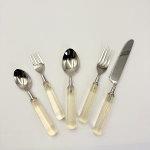 Ensemble de couverts en acier inoxydable en gros avec manches en résine transparente pour banquets de mariage et événements spéciaux - Product Image 4