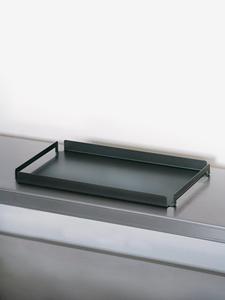 Bandeja moderna de mármol con la belleza de la piedra natural y asas de metal de primera calidad. Diseñada para servir, entretener, organizar y decorar. - Product Image 6