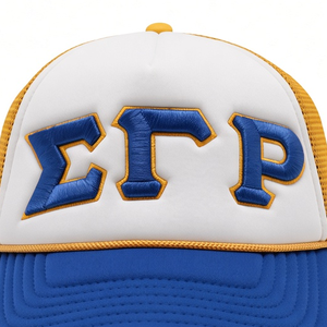 Gorra Trucker Blanca con Bordado Azul Rey y Dorado, Diseño de Letras Griegas, Malla Trasera, Visera Curva, Ajustable con Cierre a Presión, Casual para Mujer - Product Image 3