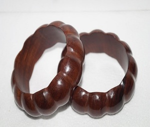 กำไลข้อมือไม้ลายไม้ธรรมชาติสวยงามเป็นมิตรกับสิ่งแวดล้อม ทำด้วยมือ รูปทรงตามสั่ง สำหรับผู้หญิงและผู้ชาย สไตล์โมเดิร์น F S INTERNAONAL Uttar - Product Image 3