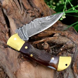 Pasha Enterprises - Juego de cuchillos plegables multifuncionales de acero de Damasco con funda de cuero y mango de madera Pakka/hueso - Cuchillo premium - Product Image 2