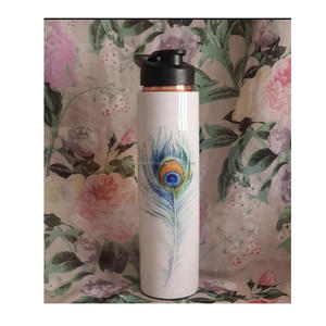 Botella de agua de cobre puro de primera calidad diseñada para beber regularmente, que apoya el equilibrio digestivo y ofrece beneficios para el bienestar. - Product Image 5