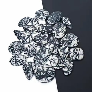 Cabochons en Hornblende Naturelle en Gros, Gemmes Blanches et Noires en Vrac, Formes Mixtes 20mm-40mm 4g-15g pour la Fabrication de Bijoux - Product Image 1