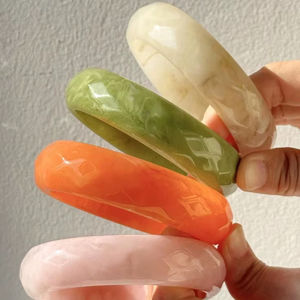 Brazalete de Resina con Superficie Facetada, Brazalete Acrílico Grueso con Patrón de Mármol, Joyería de Mano para Mujer, Accesorios de Moda, Pedido al por Mayor - Product Image 1