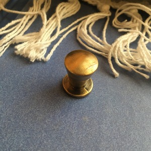 ลูกบิดทองเหลืองทรงกรวยแบบขายส่ง อุปกรณ์ฮาร์ดแวร์ตู้โลหะแบบหนา - Product Image 1
