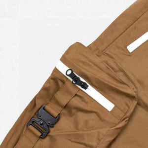 Pantalones cortos cargo de nailon para hombre High Street, bordados y teñidos lisos, los más vendidos para la nueva temporada, ideales para el trabajo y estilo urbano. - Product Image 3