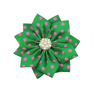 Broche de Flor Plateado, Accesorio Floral de Lujo para Mujer, Joyería Elegante con Centro de Cristal y Diseño de Pétalos de Tela - Product Image 1