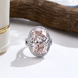 แหวนเพชรเมล็ดเดี่ยวทรงรีสีชมพู 18k รุ่น MSR-2119 จาก Messi Jewelry แหวนหมั้น - Product Image 2