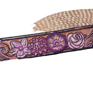 Bracelet en cuir fait main et peint à la main avec des fleurs violettes, style bohème occidental, unisexe, cadeau d'anniversaire en provenance d'Inde - Product Image 2