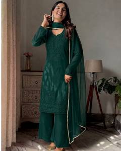 Ensemble prêt-à-porter entièrement cousu avec haut en faux georgette brodé par des artisans, pantalon palazzo et dupatta en faux georgette. - Product Image 2