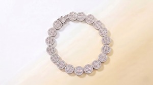 Pulsera de Plata 925 Chapada en Oro con Moissanita VVS y Corte Baguette, Estilo Cubano, Unisex, Pasa el Test de Diamantes - Product Image 5