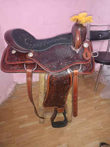 Selle de cheval sculptée à la main en cuir véritable de qualité supérieure Western Pleasure Trail Riding Antique disponible dans les prix de gros - Product Image 2