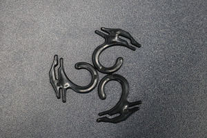 Perchas duraderas de plástico PP y ganchos ecológicos delgados Fabricante de Vietnam Suministro OEM/ODM para calcetines y tiendas minoristas - Product Image 5