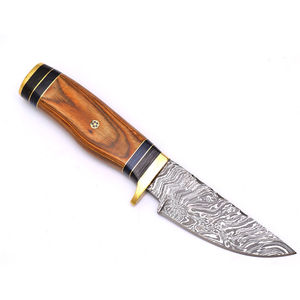 Cuchillo de punta caída hecho a mano de acero de Damasco con mango de madera y virola dorada para caza. Cuchillos de caza de acero de Damasco. - Product Image 1