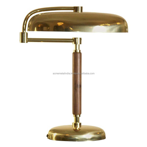 Lampe de table de salon en métal avec finition moderne parfaite pour la lecture en intérieur et la décoration élégante de la maison - Product Image 1