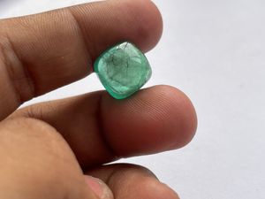 มรกตทรงเหลี่ยมแบบธรรมชาติ |   พลอยแคมโบนีสีเขียวคุณภาพพรีเมียมจากแซมเบียสำหรับทำเครื่องประดับ หน่วยคัตต์ - Product Image 1
