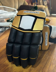 Gants de cricket en cuir PU ultra-légers et durables avec options pour main droite/gauche et paume souple, dotés d'une gestion de l'humidité par ventilation. - Product Image 4