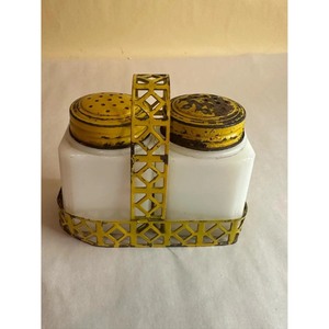 Juego de Saleros y Pimenteros Vintage de Acero Inoxidable con Soporte Amarillo, Diseño Floral, Cuerpo Blanco y Flores Rojas - Herramientas Duraderas y Antiderrames para Hierbas y Especias - Product Image 5